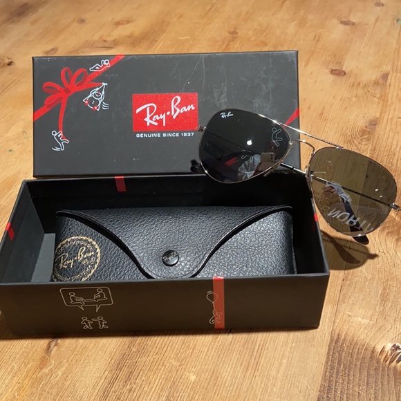 Ray-Ban Accessories - Ray-Ban aviator sunglasses silver w/ mirrored lens